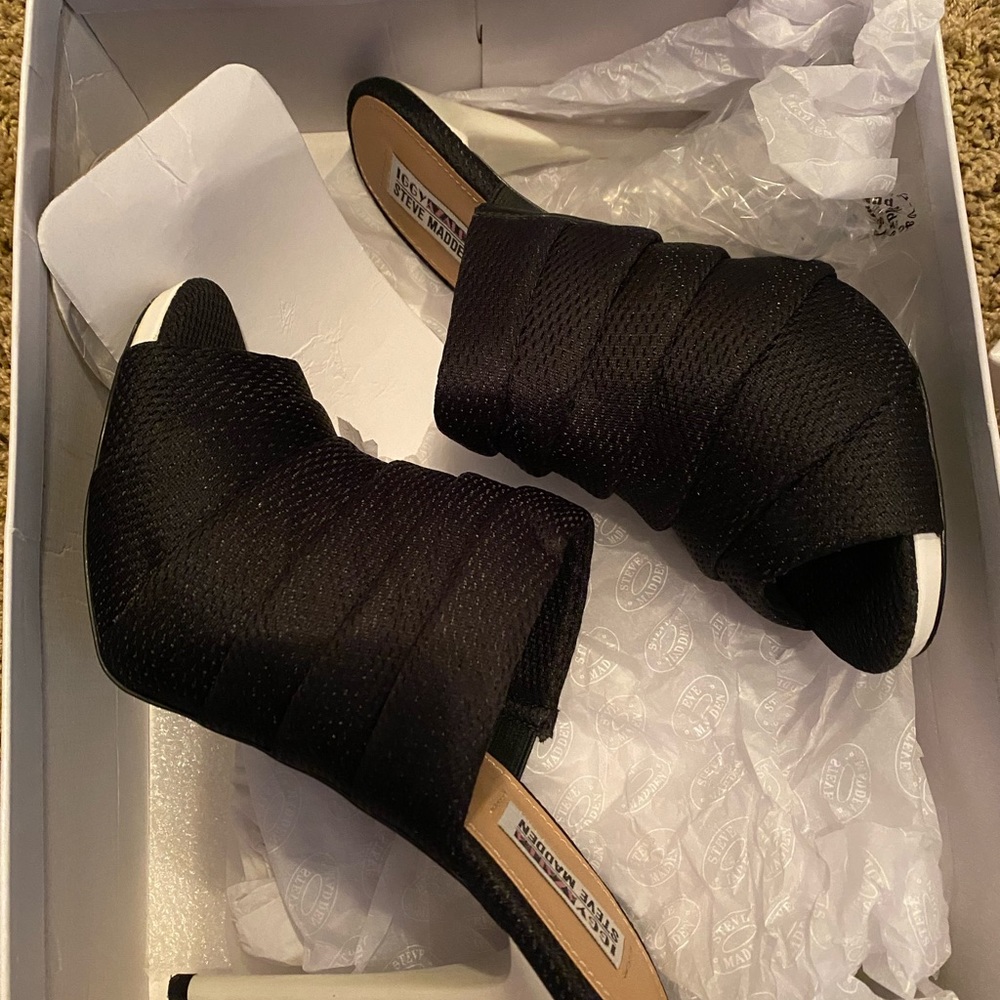 Black heel sandals
